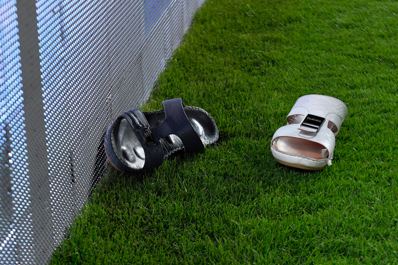 Illustration for article titled Qatar Beat The Hell Out Of UAE And Then Got A Bunch Of Shoes Thrown At Them